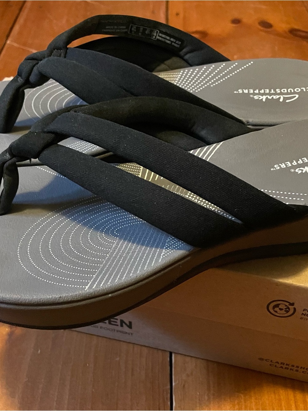 Clarks Women’s Black and Gray Cloudsteppers Foam Strap Sandals